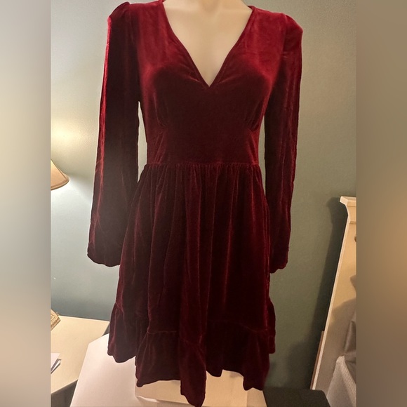 HALARA Dresses & Skirts - HALARA NWT Medium Maroon Velvet Long Sleeve Dress in Deep Red